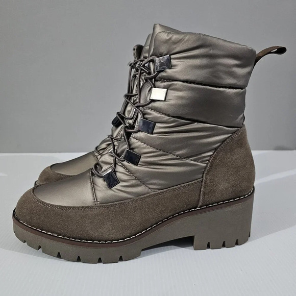 NEW Blondo Daylor Ankle Boot Sz 9.5 Taupe Nylon Suede Waterproof Lug Sole Puffy - Picture 1 of 15